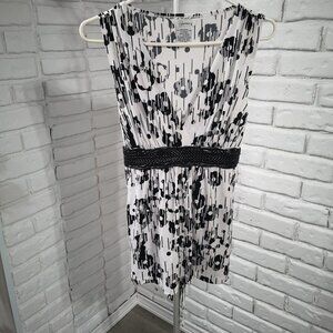 Speechless Ladies Size Large Sleeveless Black & White V-neck Top